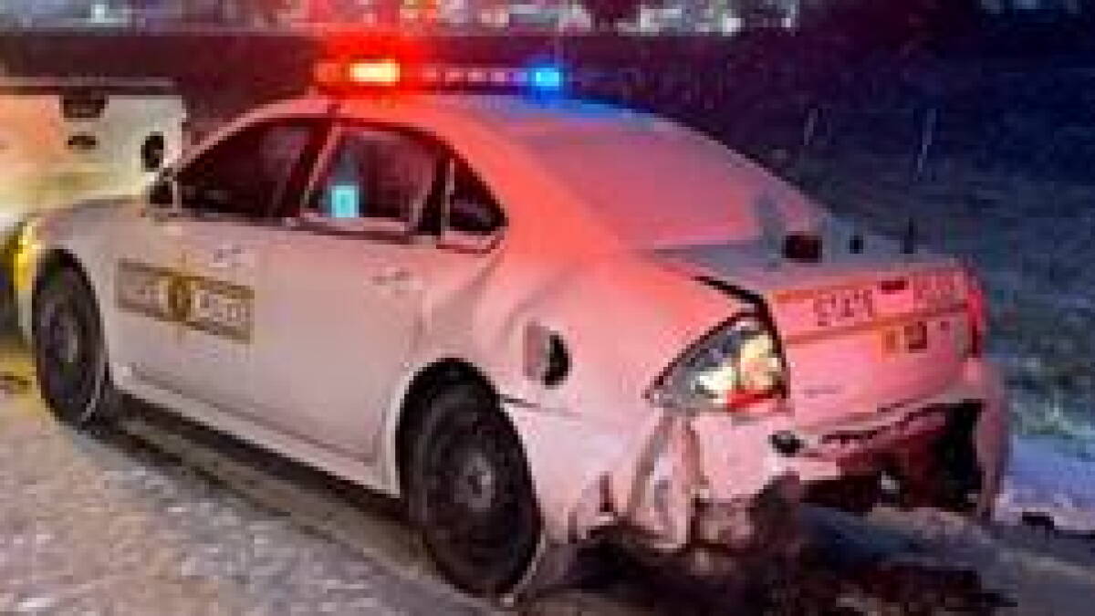 A southern Illinois ISP squad car is hit on I-57 - Vimarsana News