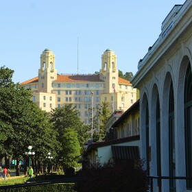 Historic Arlington Resort Hotel & Spa with old bathhouses in foreground
