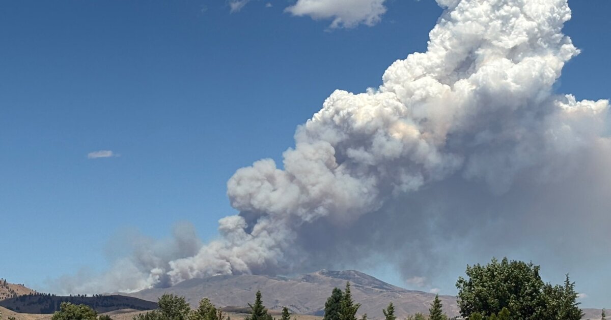 Hawk Fire near Somersett: Evacuation orders and warnings in effect