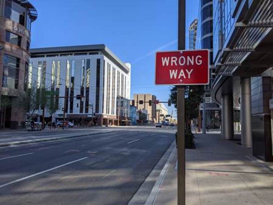 sign that reads 'wrong way'