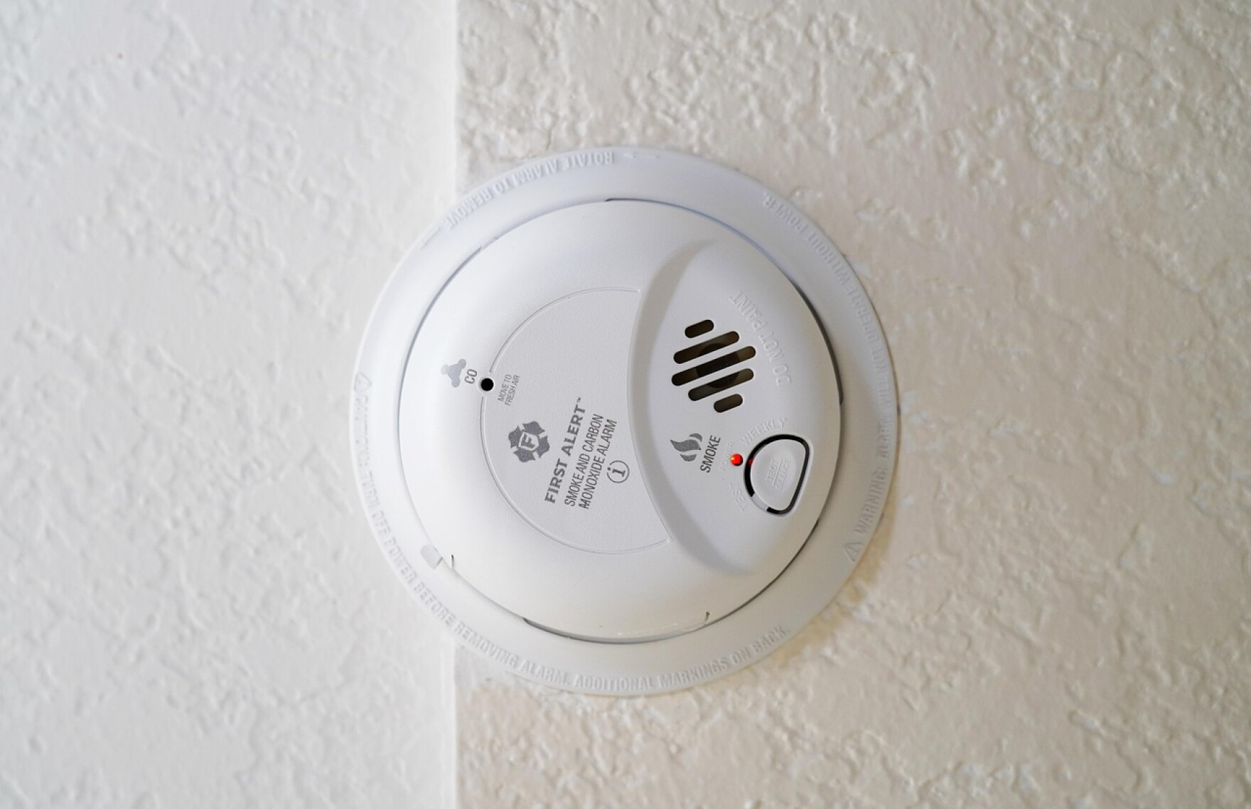 Smoke and carbon monoxide alarm