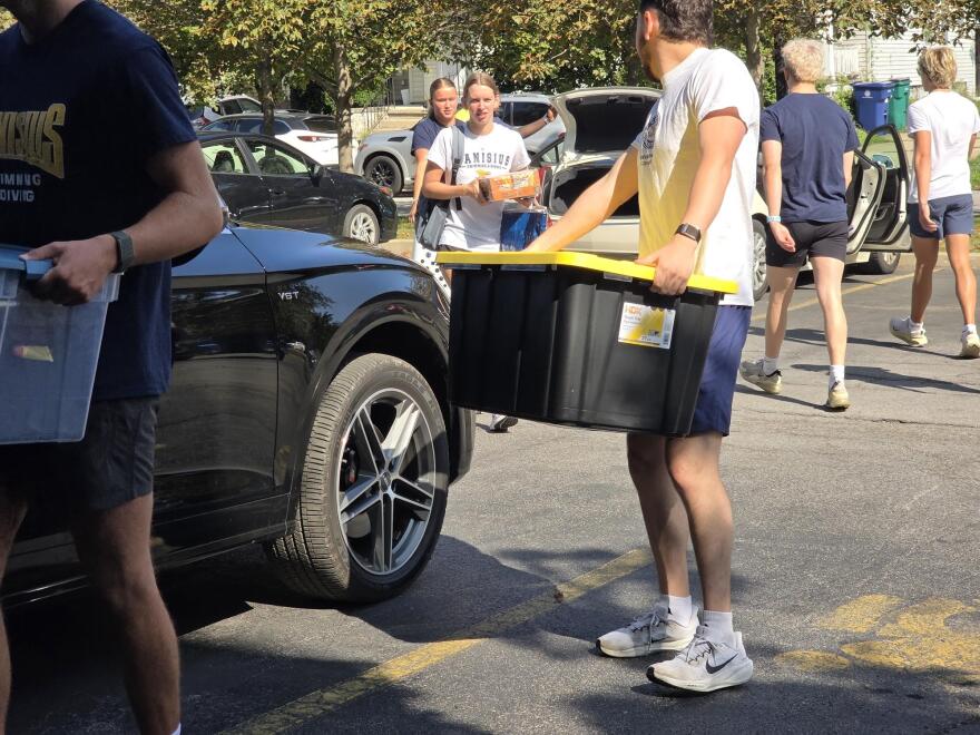Student athletes at Canisius University help a freshman move into his new dorm.