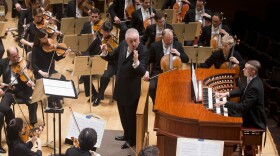 Organist Cameron Carpenter (far right) performs with the Boston Symphony Orchestra and conductor Bramwell Tovey on Jan. 12, 2017. (Courtesy Winslow Townson)