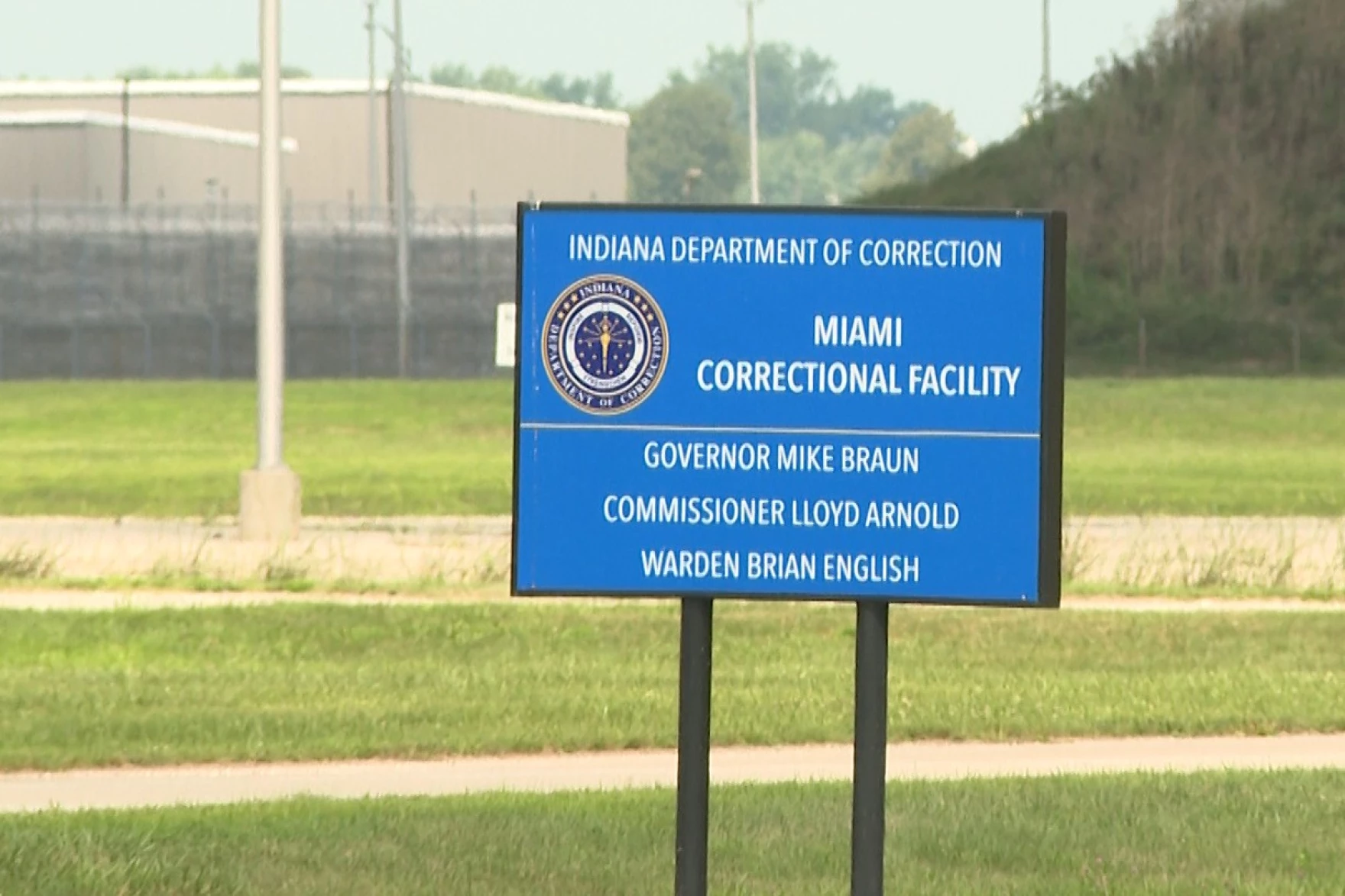 Warden resigns from Indiana prison holding ICE detainees