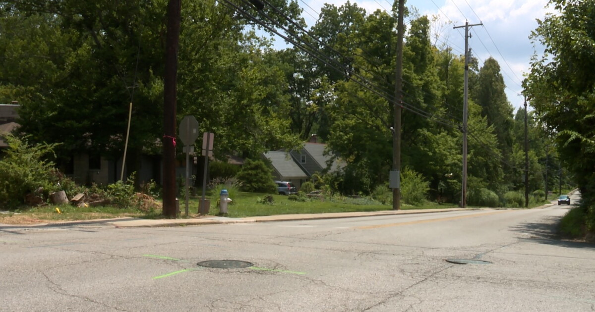 High Street residents torn on city taking land for multiuse path