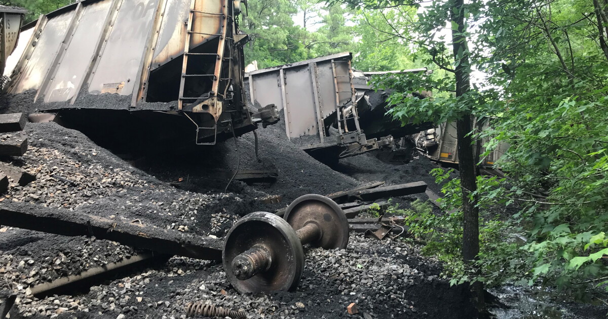 Cleanup of Coal Train Derailment Could Take Weeks | WVTF