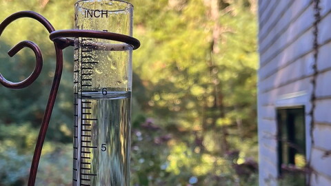 A rain gauge showing six inches of rain