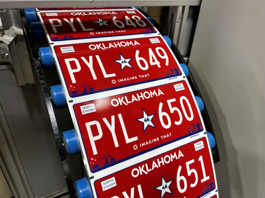 Oklahoma unveils new standard license plate design | HPPR