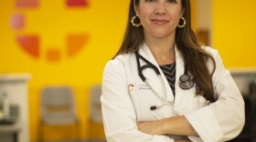 Dr. Kelly Rodney Arnold at Clínica Médicos.