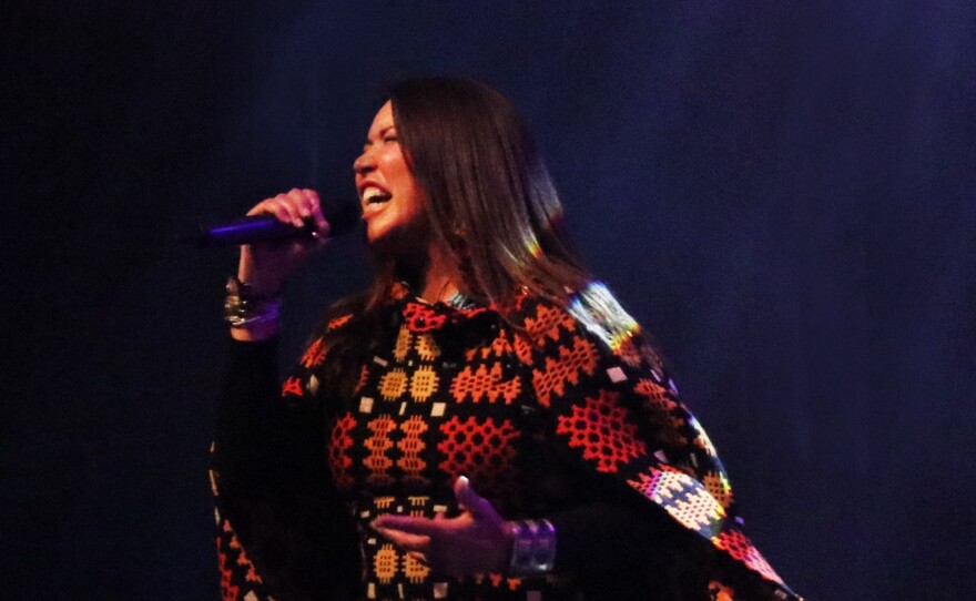 Toni Childs in concert.