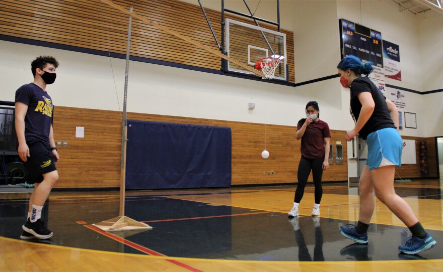 one-foot_high_kick.jpg