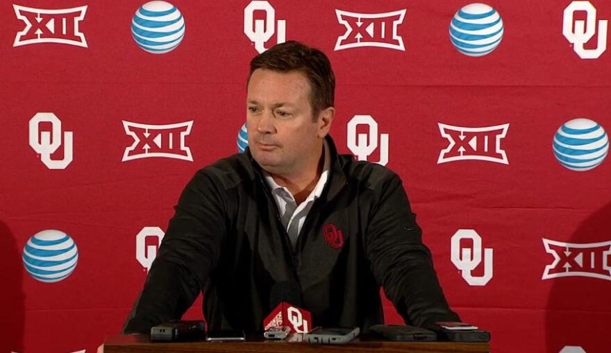 University of Oklahoma head football coach Bob Stoops addresses reporters during s January 6, 2014 press conference.
