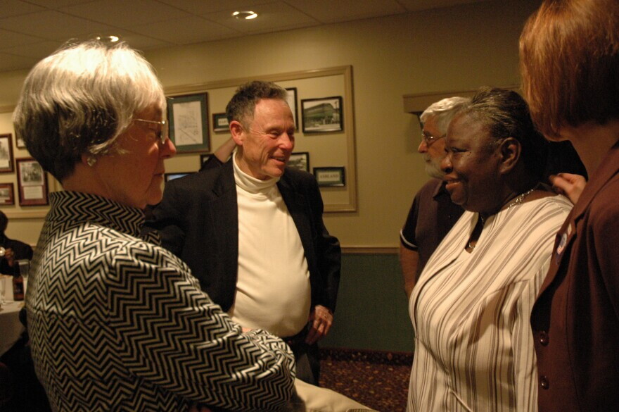 Former Columbia Mayor Darwin Hindman visits with friends