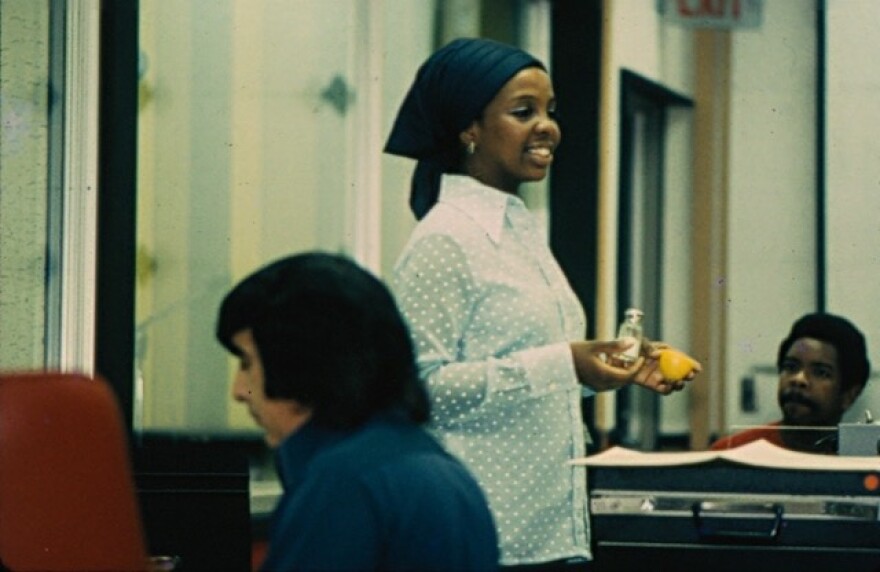 Gladys Knight with Tony Camillo (left) and Bubba Knight (far right), 1973
