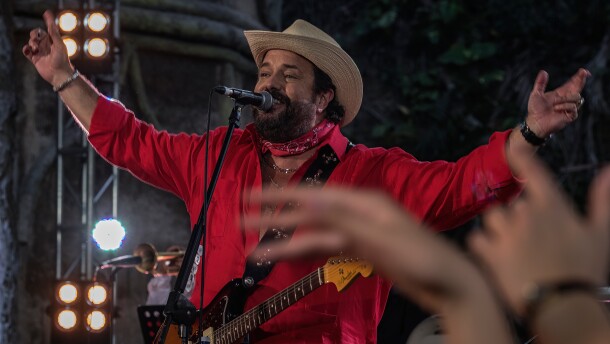 Raul Malo performed with the Mavericks, Elides Ochoa and others at the Jardines de la Tropical. Built in the late 1800’s by the Herrera family owners of the La Tropical Brewery Photographs by John Partipilo ©2017