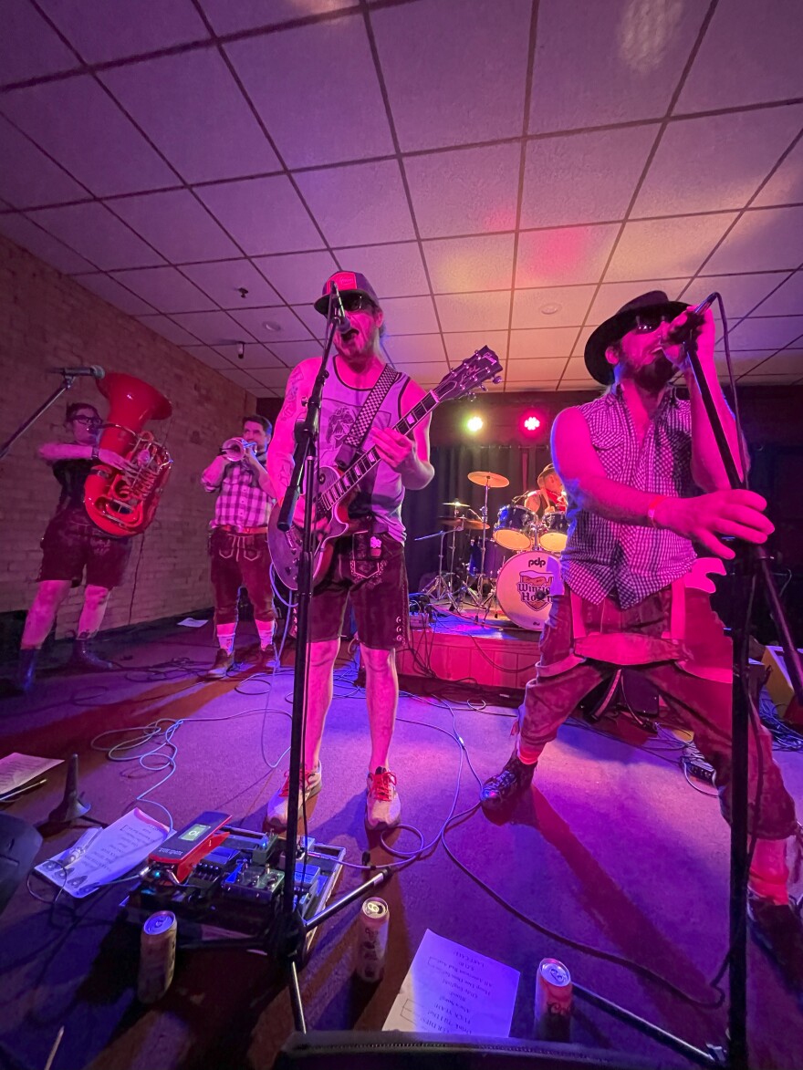 Winzige Hosen performs at Mr. D's