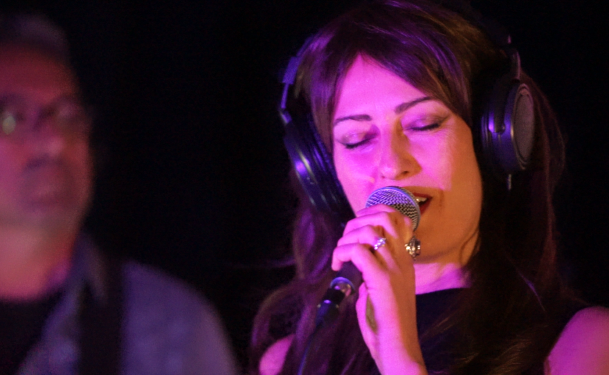 Rishi Maze performing live in WNIJ's Studio A