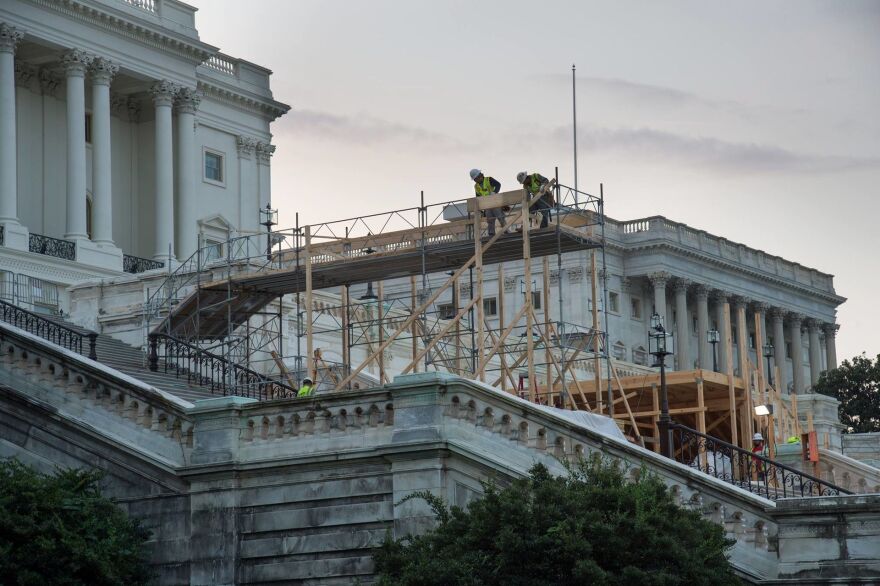 Construction_on_the_inaugural_platform_0.jpg