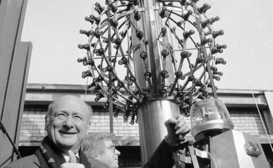 For several years beginning in 1981, the ball was outfitted with red lights and a stem in keeping with the "I Love New York" campaign. Then-New York City Mayor Ed Koch gives a thumbs up as he tests the lights in '81.