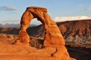 Arches national park, delicate arch under a blue sky.