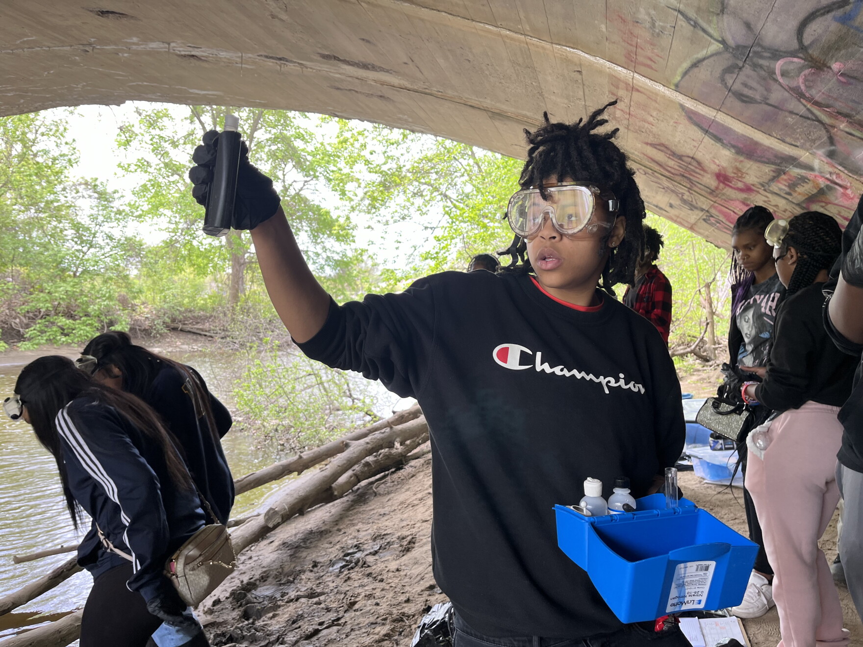Flint students test water quality in the Flint River