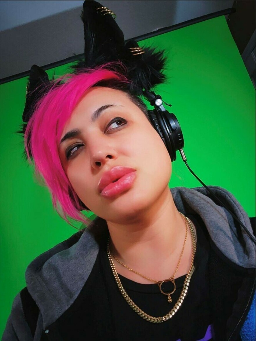 Selfie of Twitch streamer Veronica Ripley, aka Nikatine, taken in front of her green screen.