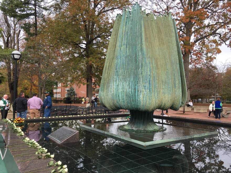 don_t_know_if_this_measures_up_to_some_of_these_pics__but_this_is_from_the_marshall_fountain_ceremony._.jpg
