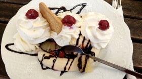 A banana split. 