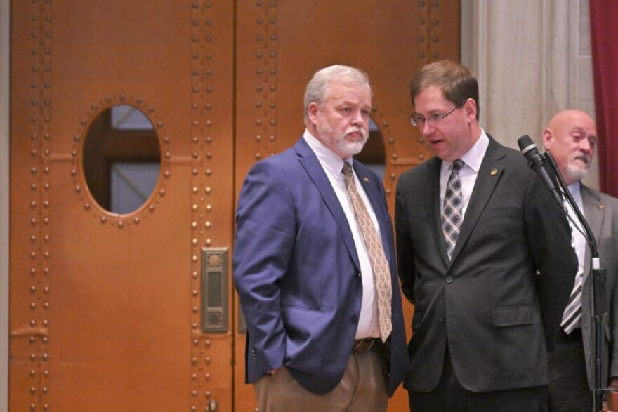State Reps. Darin Chappell and Alex Riley confer on the Missouri House floor in March 2026 (Tim Bommel/Missouri House Communications).