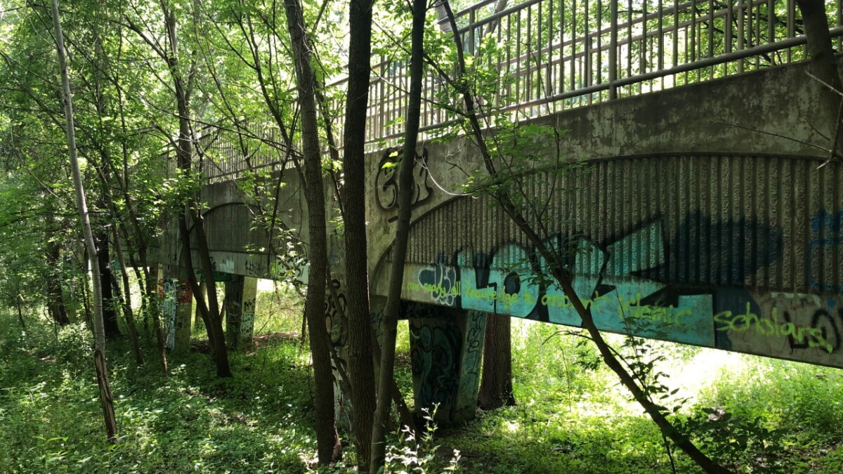 The story of the bridge that appears to lead to nowhere along the Milwaukee River - Vimarsana News