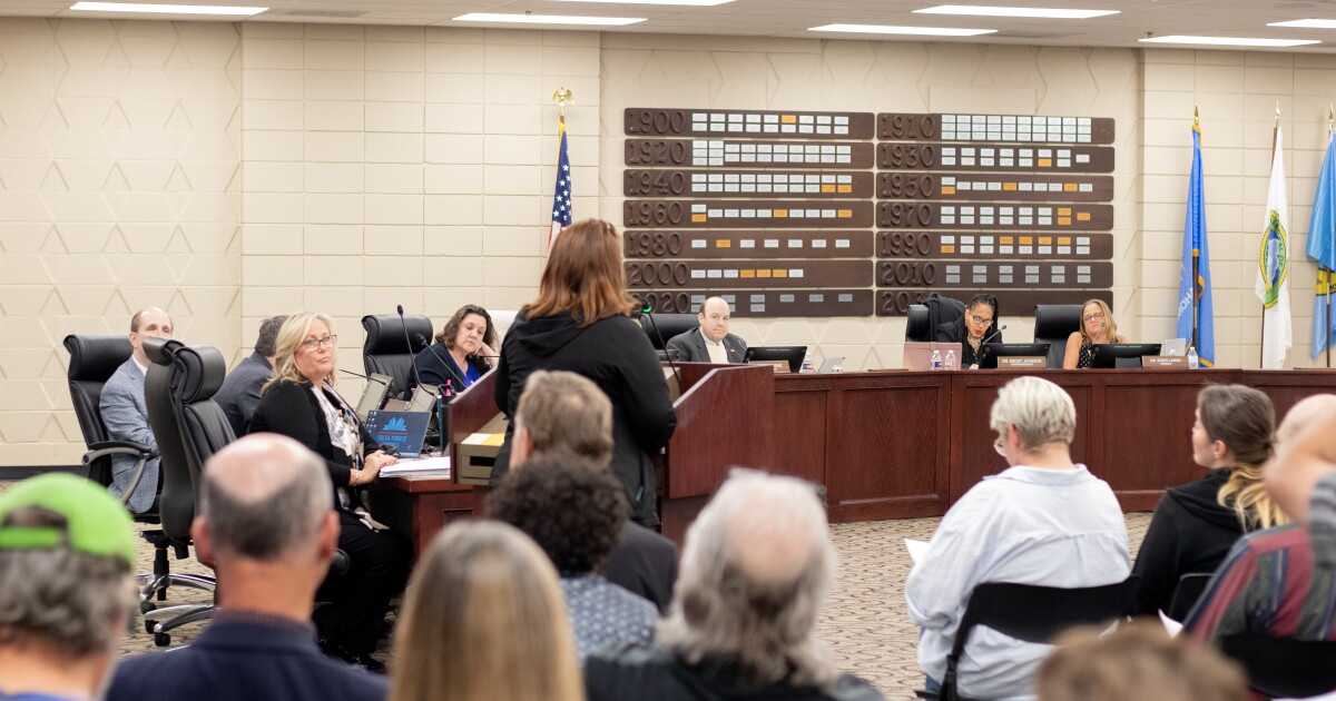 Mitchell Elementary kindergarten teacher Linda Jones-Sosa speaks in front of the Tulsa Public Schools Board of Education.