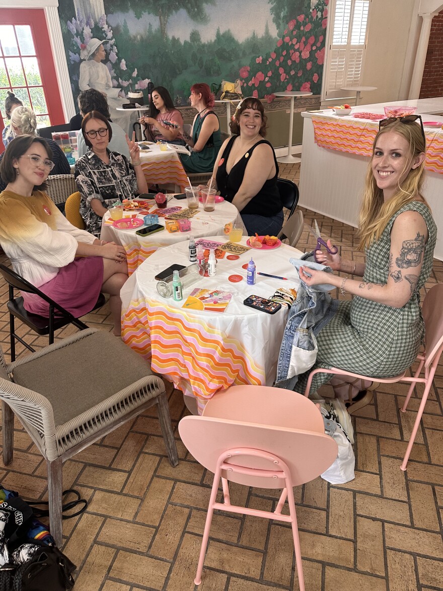Sapphic Craftin’ meetuo