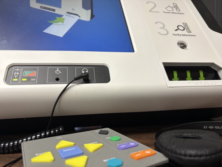 "ExpressVote" accessible voting machine's navigation options for people with disabilities