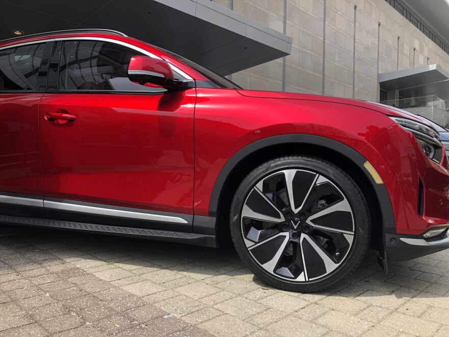 VinFast VF 8 - 5-passenger SUV.jpg