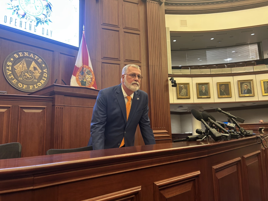 El presidente del Senado, Ben Albritton, responde a las preguntas de la prensa el primer día de la sesión legislativa de 2026, el martes 13 de enero de 2026.