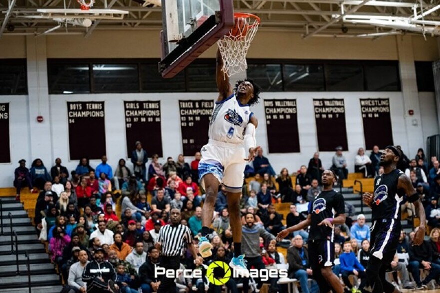 Rochester RazorSharks Hasiin "Peach" Dixon slam dunks.