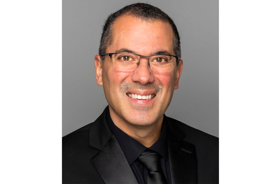 Guest conductor Rich Cangro.