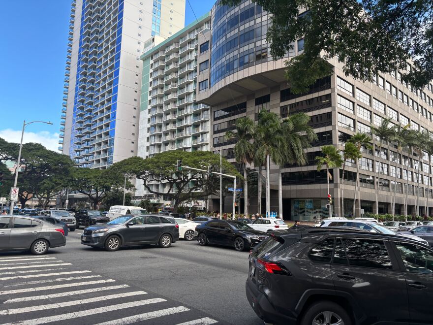 A traffic jam forms in Honolulu as people evacuate following a tsunami warning. (July 29, 2025)