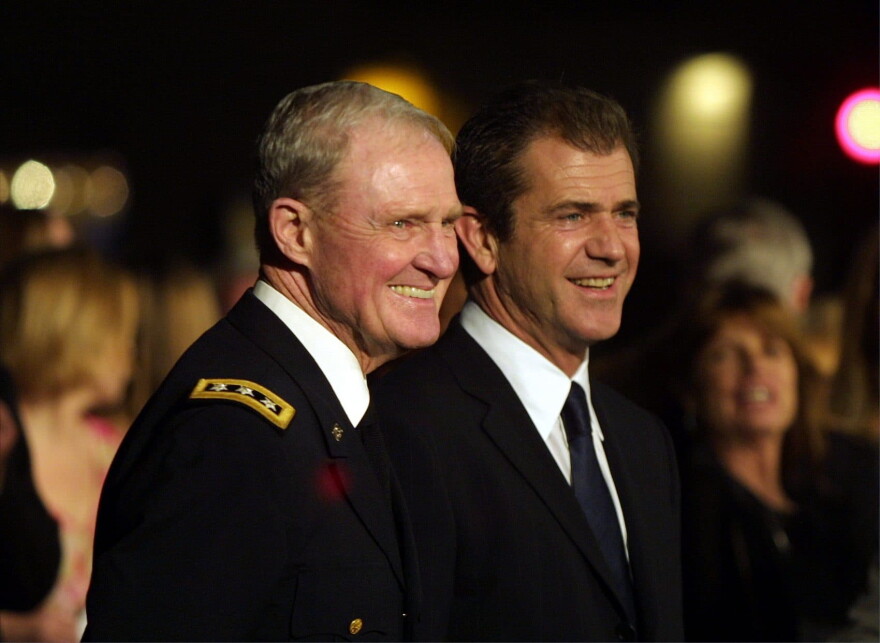 Lt. Gen. Hal Moore (left) and actor Mel Gibson (right) arrive at the premiere of the movie "We Were Soldiers" Feb. 25, 2002 in Westwood, Calif. (J. Emilio Flores/Getty Images)
