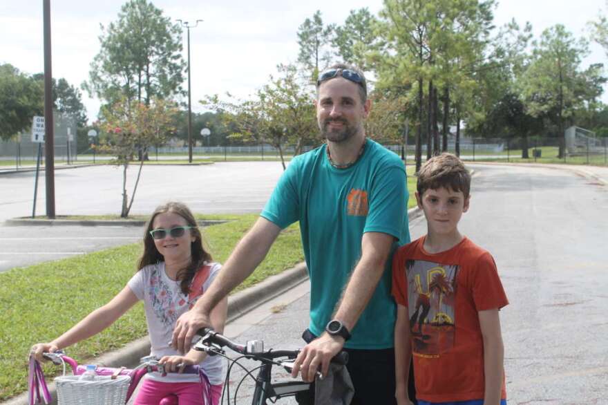 Carl Wielecki and his two kids biked between rain spells. Photo by Melissa Woodford 