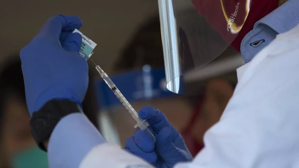 Gov. Jay Inslee announced Wednesday that he is rescinding the requirement for state employees to get their COVID-19 shot as a condition for keeping their jobs