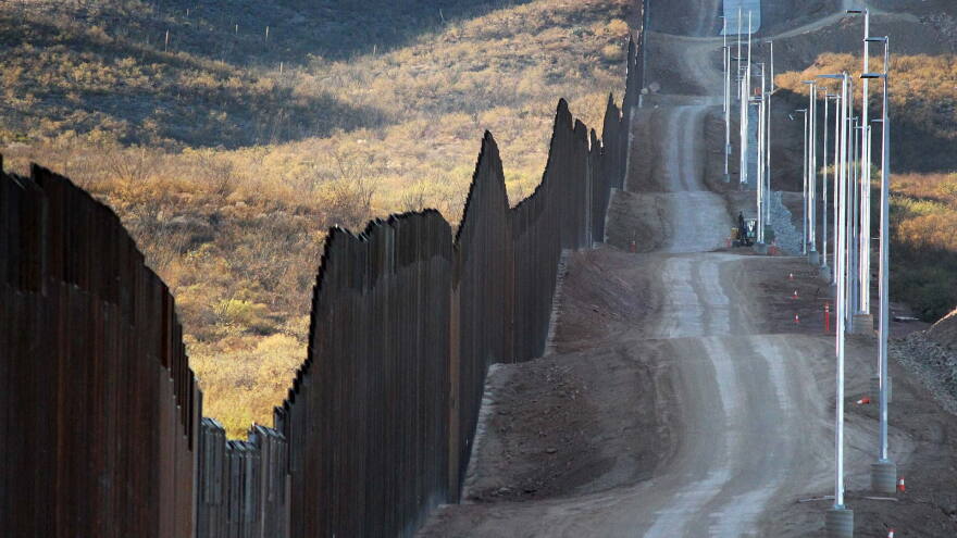 360 douglas border wall tall