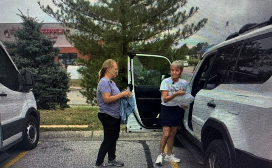Diane meets transporter Donna Ruff in Walton, Ky.