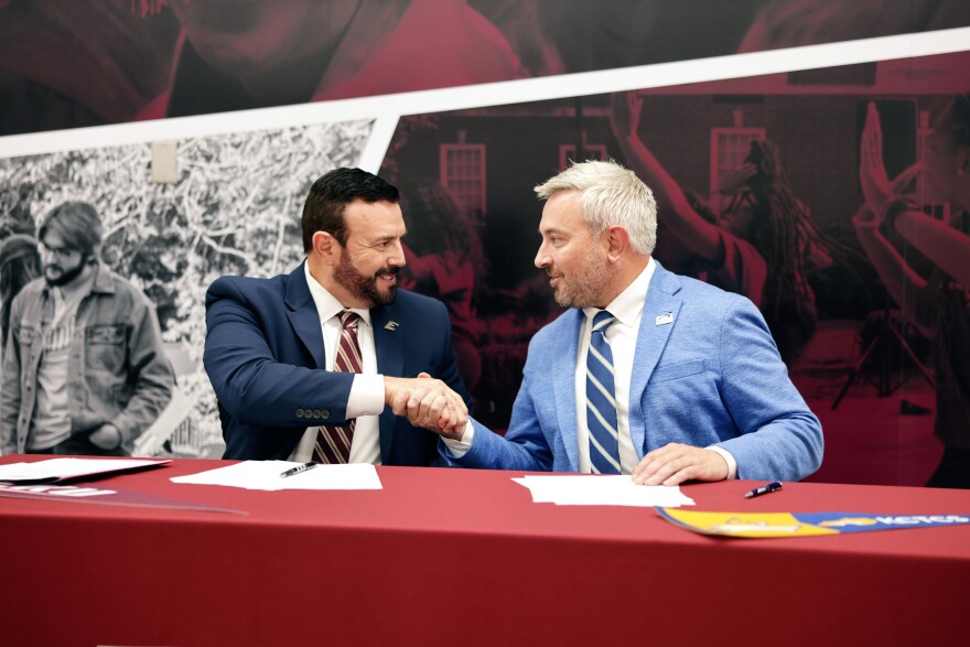 EKU President Dr. David McFaddin and KCTCS President Ryan Quarles ink an expanded transfer program.