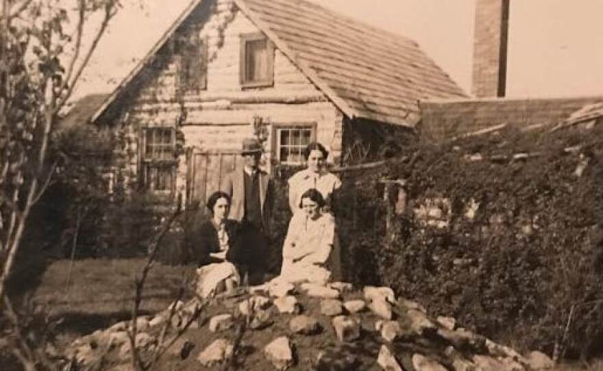 Nizie's grave at the time of death