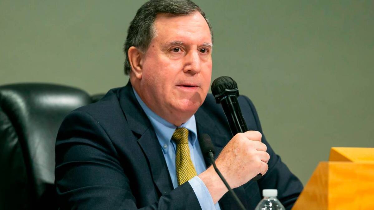 Commissioner wants DOGE to investigate Miami spending on contractors | WLRN