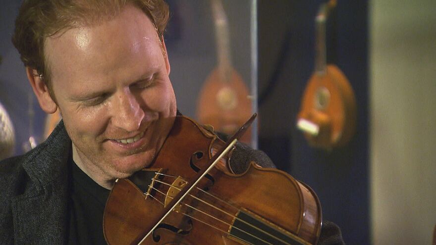 daniel-hope-the-secret-of-the-violin-nicole-kraack-part-three_d.jpg