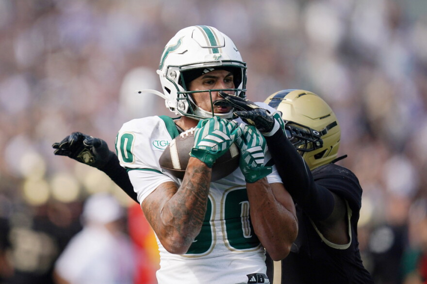 USF receiver Joshua Porter makes the game-winning touchdown catch against Army