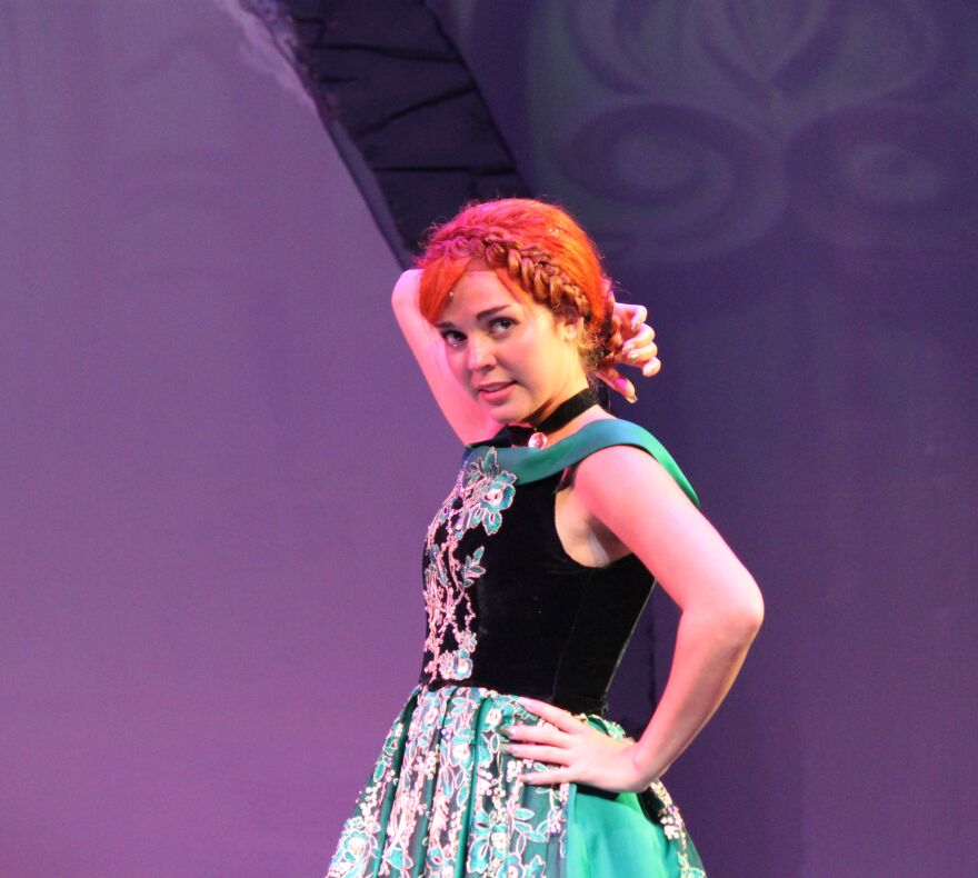 Shennan Nelson as Anna.