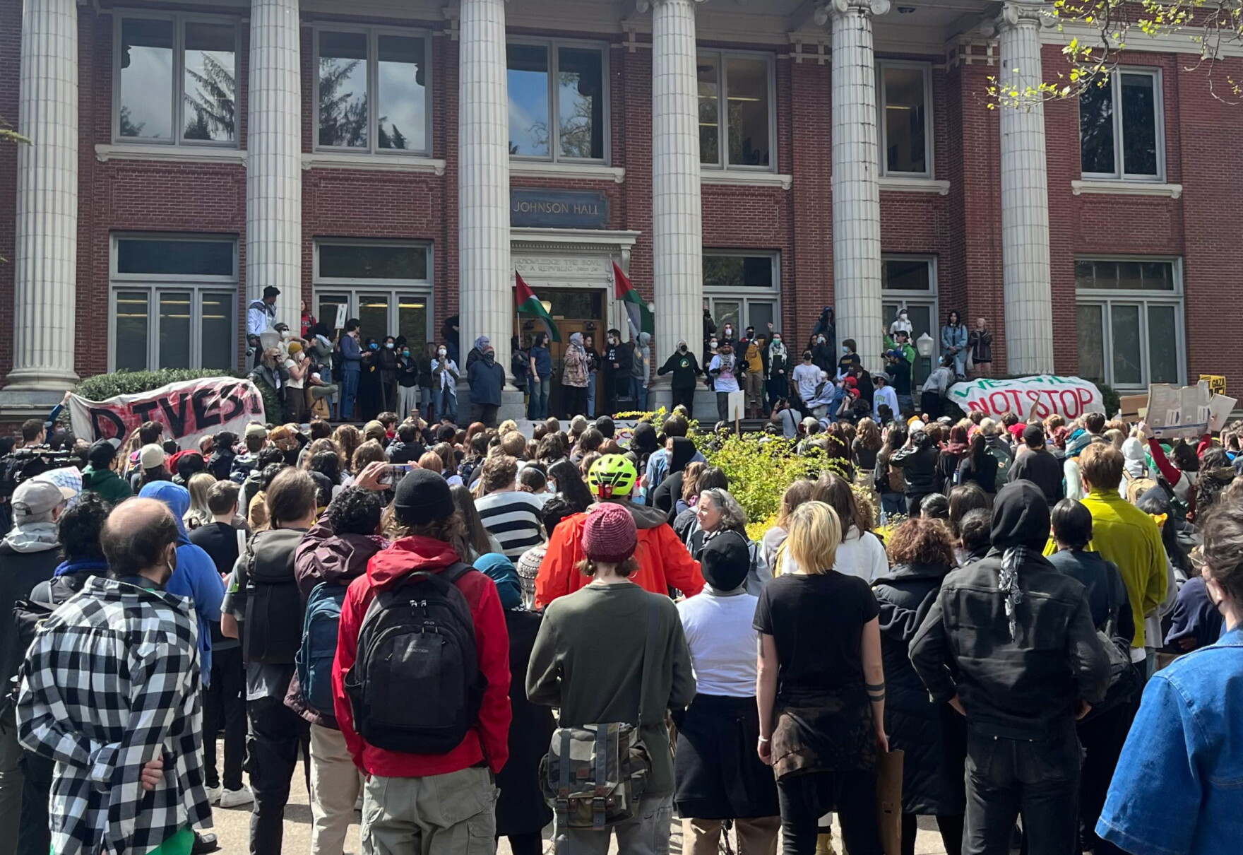Rally held in support of UO's student encampment, as admin warns of ...